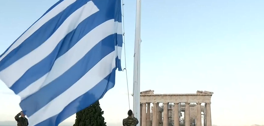 Επέτειος απελευθέρωσης της Αθήνας: Έπαρση της ελληνικής σημαίας στον ιερό βράχο της Ακρόπολης