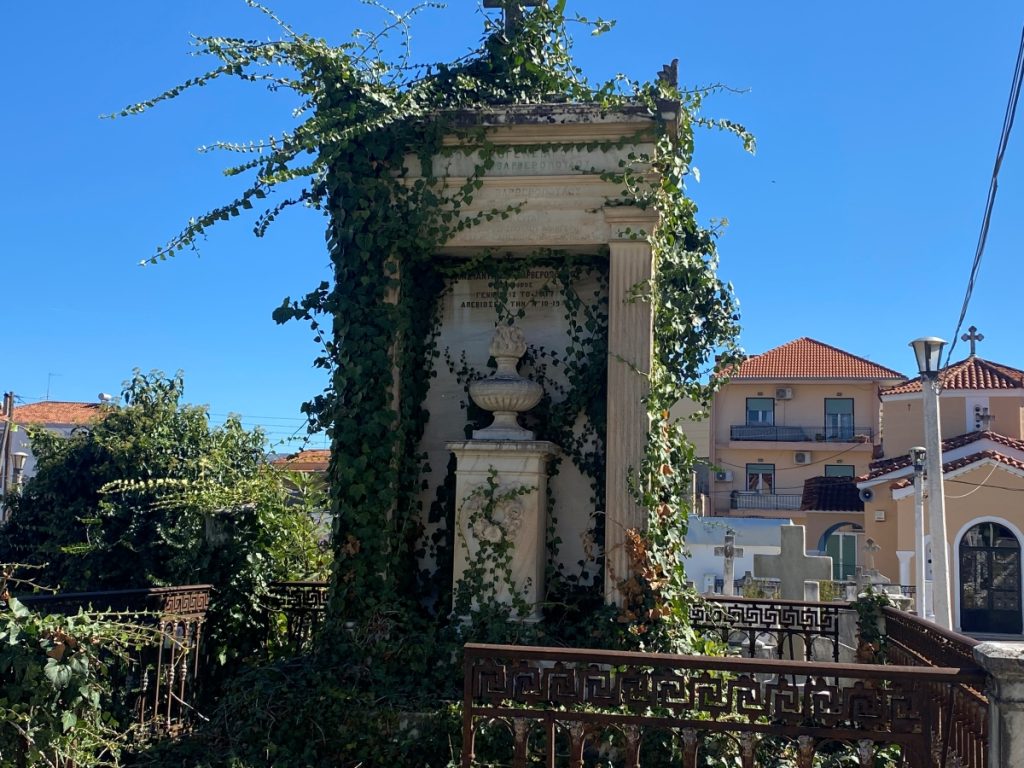 Τρίπολη: Θετική γνωμοδότηση για τον μερικό αποχαρακτηρισμό του παλαιού κοιμητηρίου της Μεταμόρφωσης
