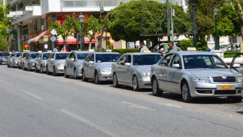 Η πρόταση για συνταγματική κατοχύρωση του ανθρώπινου ελέγχου στην τεχνητή νοημοσύνη: «Οι αποφάσεις να λαμβάνονται από ανθρώπους»