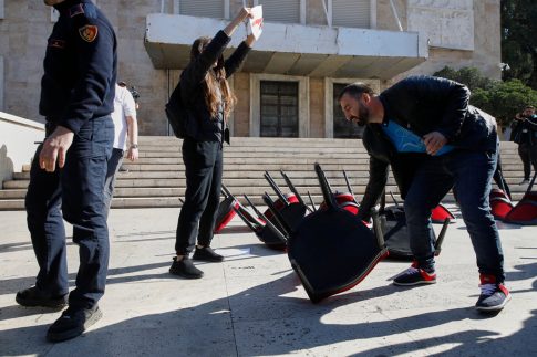 Η Σαουδική Αραβία ανακοίνωσε ότι αναχαίτισε βαλλιστικό πύραυλο που είχε στόχο το Ριάντ – Εκρήξεις στη σουδαραβική πρωτεύουσα