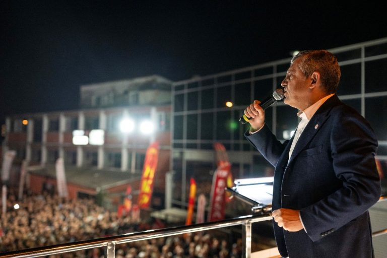 Οζγκιούρ Οζέλ: Πυρά κατά της κυβέρνησης Ερντογάν για «όσα έχει καταφέρει η Ελλάδα απέναντί τους»