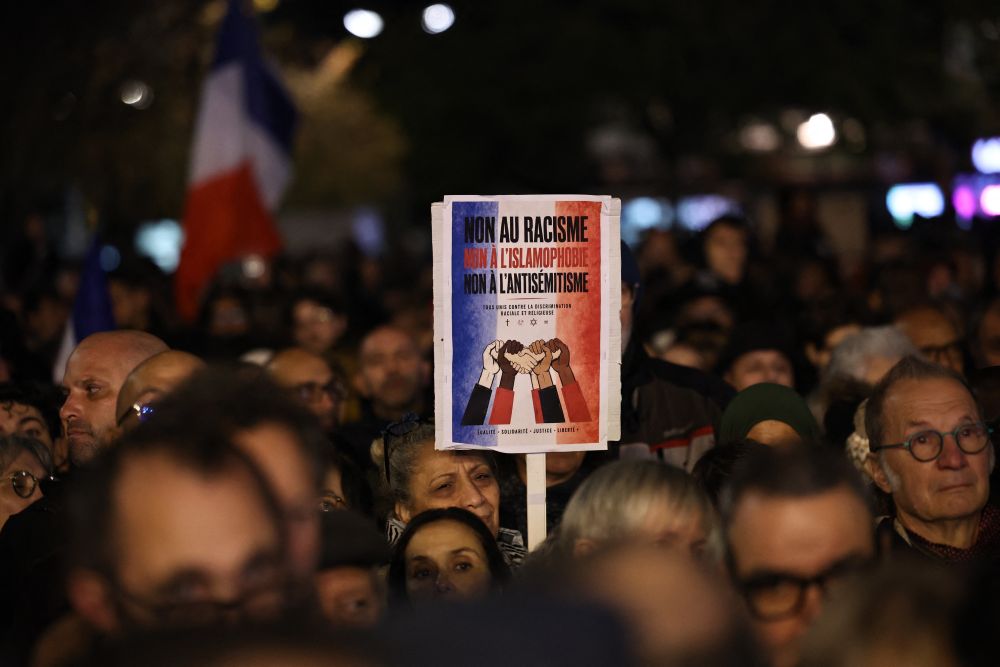 Γαλλία: Χιλιάδες πολίτες διαδήλωσαν κατά του ρατσισμού και της ισλαμοφοβίας στην Τραπ