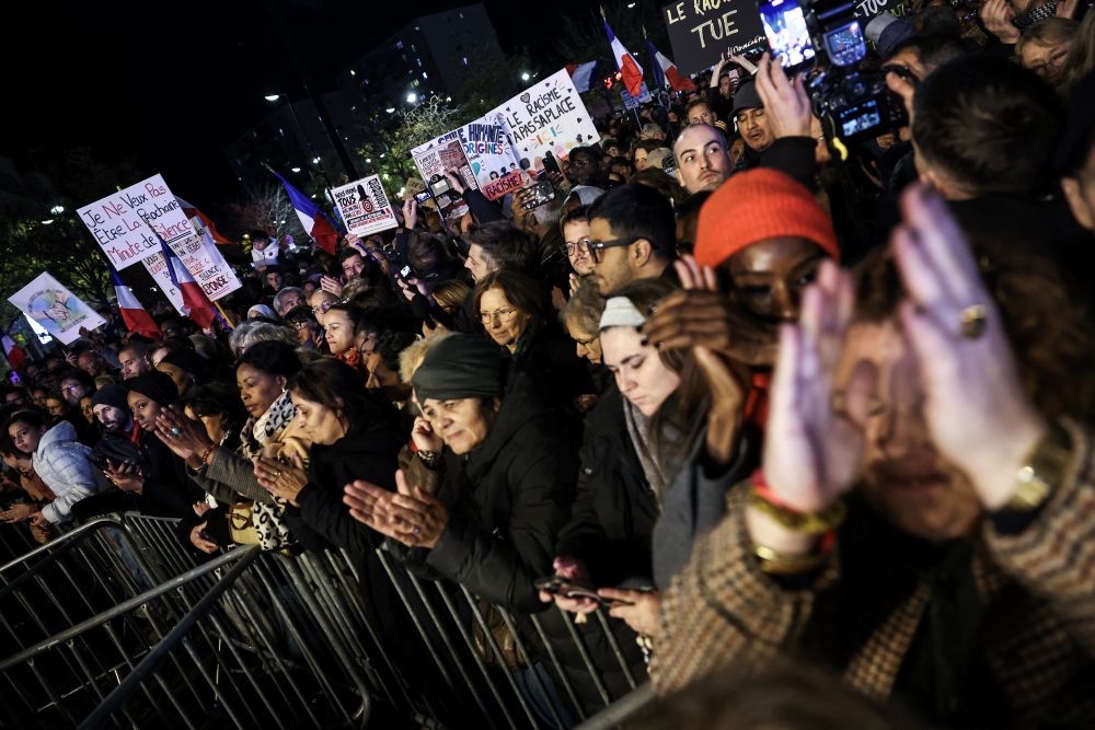 Γαλλία: Χιλιάδες πολίτες διαδήλωσαν κατά του ρατσισμού και της ισλαμοφοβίας στην Τραπ