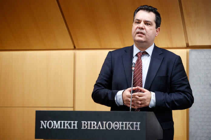 Η πρόταση για συνταγματική κατοχύρωση του ανθρώπινου ελέγχου στην τεχνητή νοημοσύνη: «Οι αποφάσεις να λαμβάνονται από ανθρώπους»
