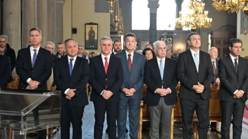 Είκοσι πορτρέτα προσωπικοτήτων ζωγραφισμένα στο 12<sup>ο</sup> γυμνάσιο Λαρίσης