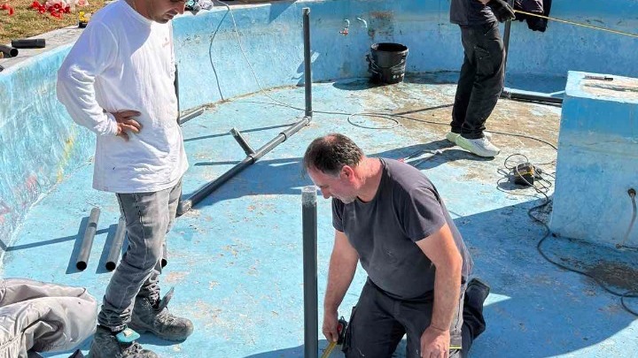 Θεσσαλονίκη: Ξεκίνησε η αποκατάσταση του «Αγοριού που Σφυρίζει» στην πλατεία Ναυαρίνου