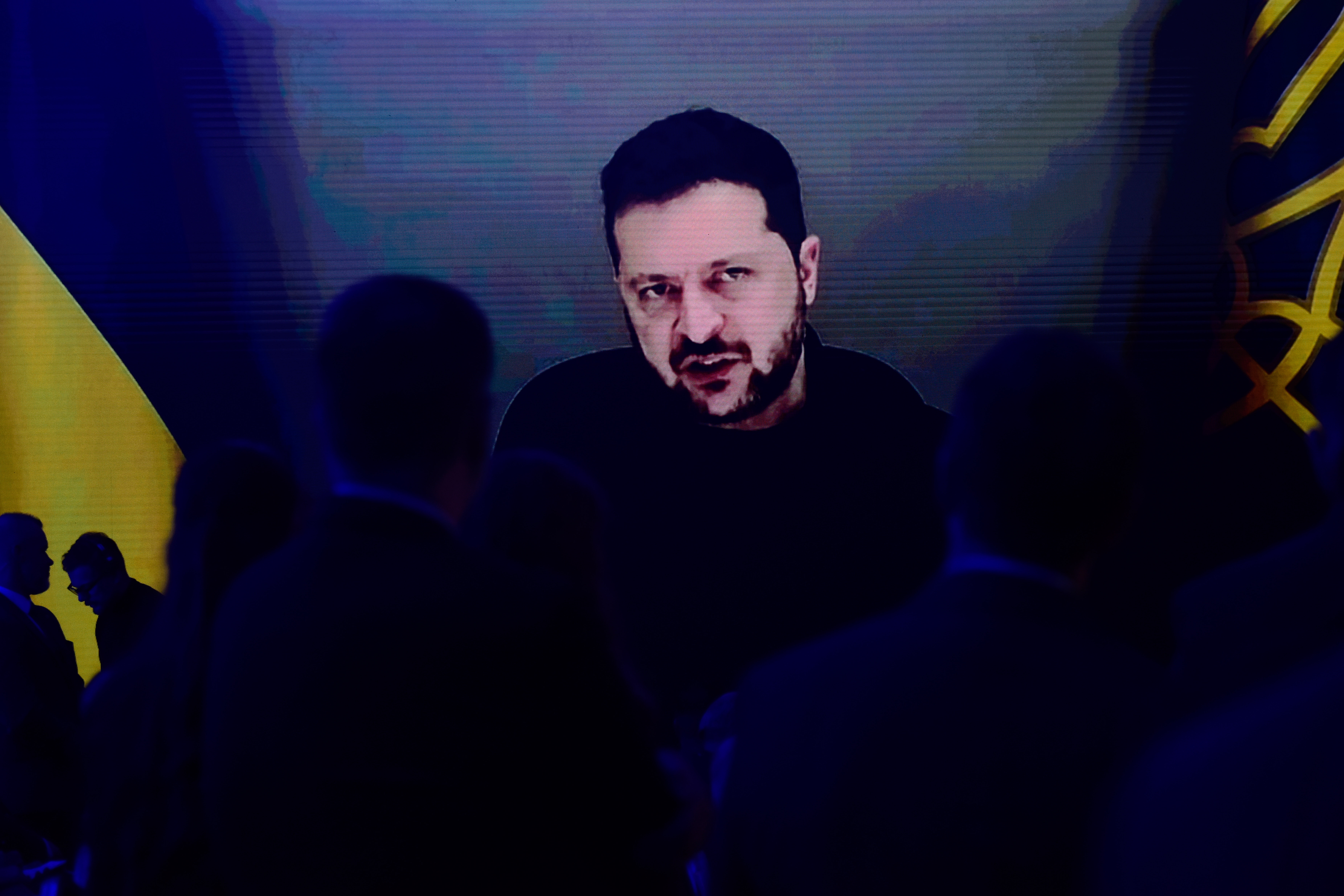 Ζελένσκι: Είναι «οδυνηρό» να βλέπεις τον Τραμπ να διαλέγει την άλλη πλευρά